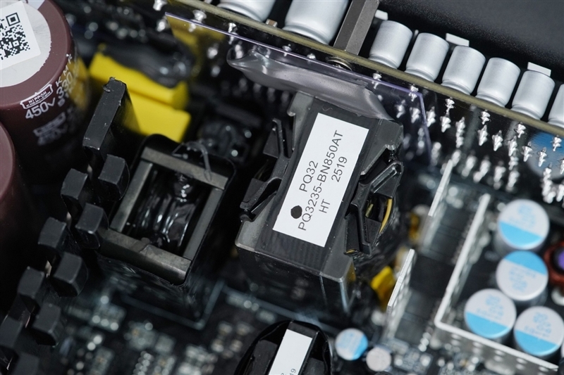 鑫谷数智金牌DM-850G电源评测:双MCU芯片加量不加价!12V输出平稳极限负载超1000W