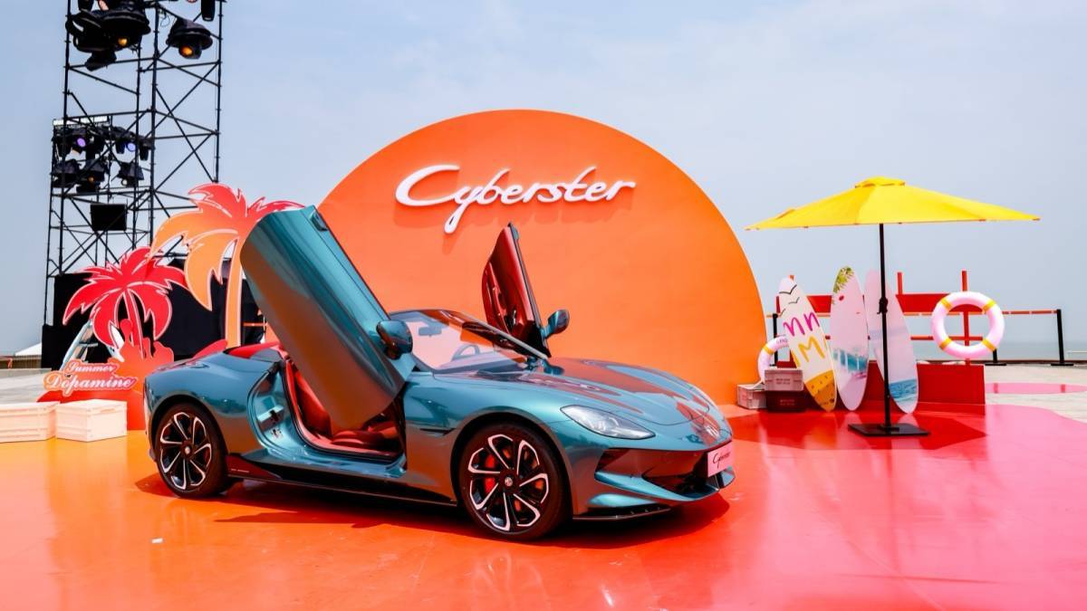 上汽名爵一口气发了三辆车,其中一辆会让 OPPO 帮着卖