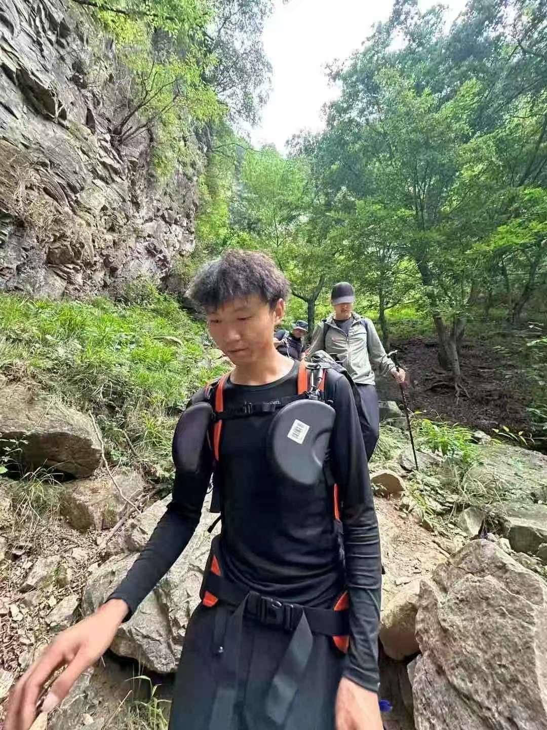 云南两男子徒步梅里雪山失联8天警方回应(图2)