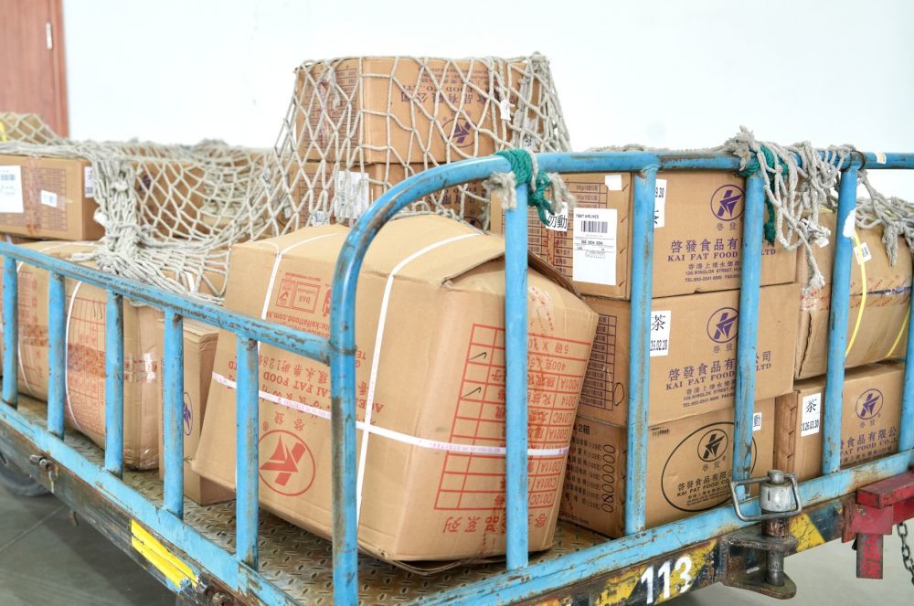 這是西藏首個(gè)航空口岸國(guó)際貨站啟用以來的首批香港貨物,。（西藏機(jī)場(chǎng)集團(tuán)供圖）