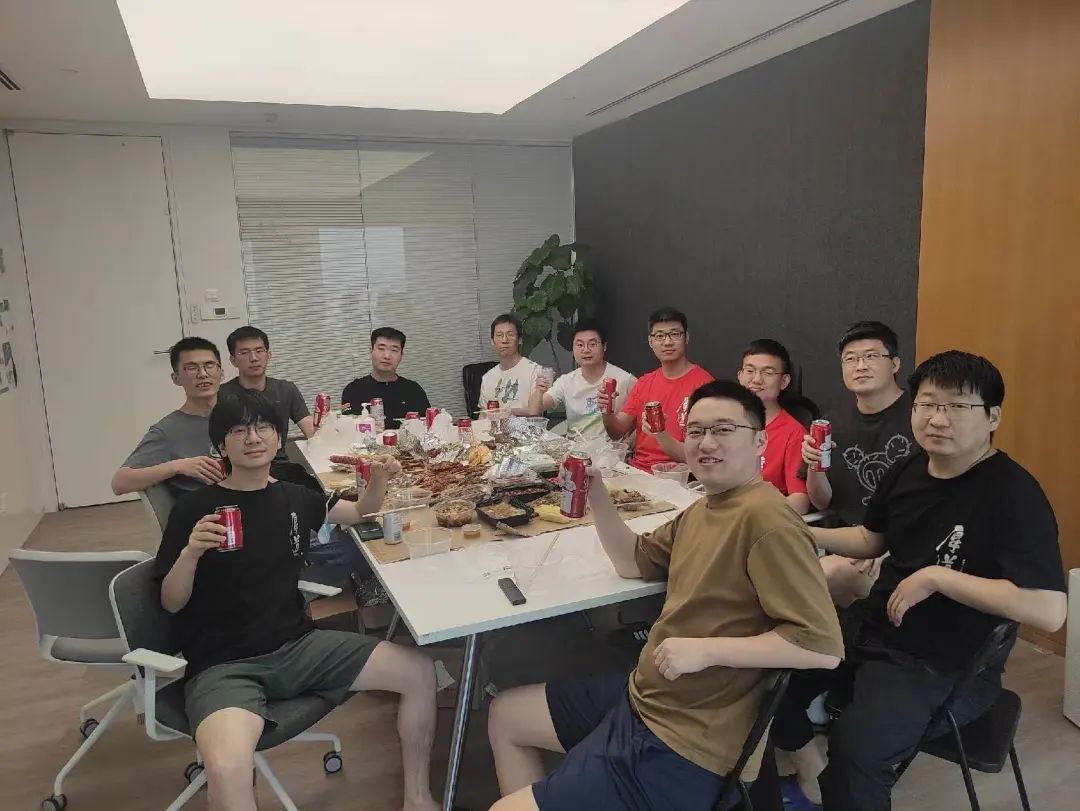 在封闭开发中的小米工程师们(部分)
