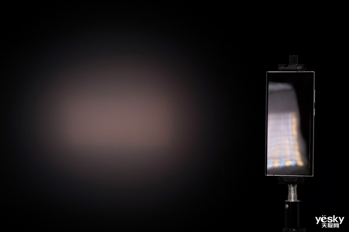 海信小墨E5Q Pro评测:AI赋能画质与体验升级,客厅秒变世俱杯赛场