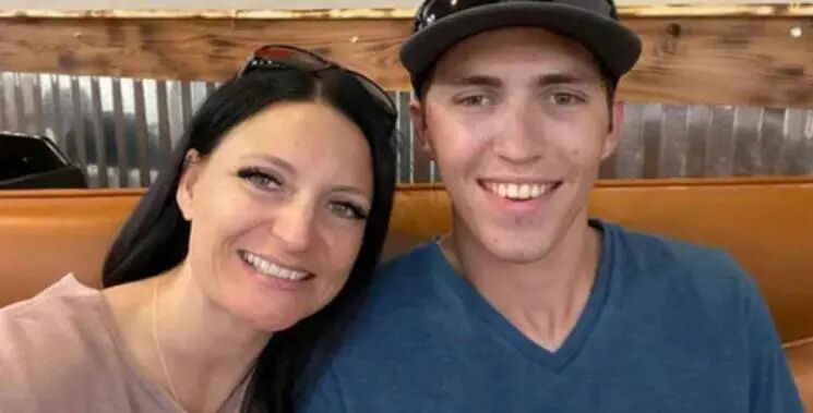 柯克案發生前羅賓遜同母親的合照。(圖源:Instagram)