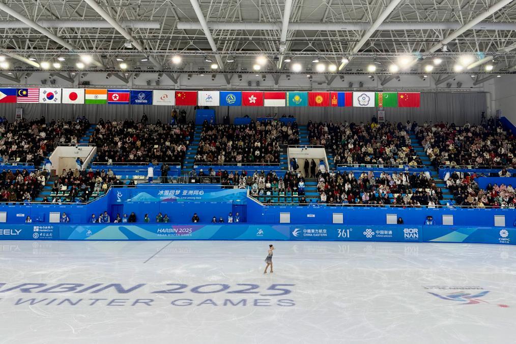 亚冬会花样滑冰赛场观众席爆满。新华社记者 杨思琪 摄