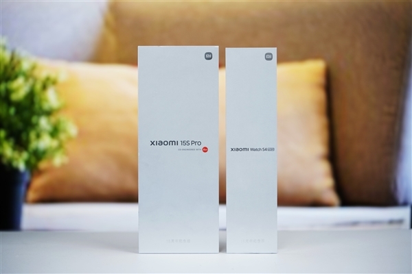 内置玄戒T1芯片!小米手表S4 eSIM 15周年纪念版图赏