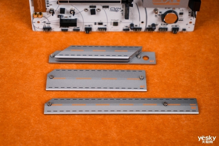 硬派电竞风高端AMD主板 七彩虹CVN X870 ARK FROZEN V14方舟主板评测