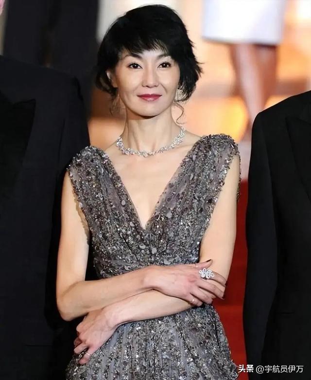 万万没想到，单身未育的张曼玉，如今在60岁活成了人生赢家