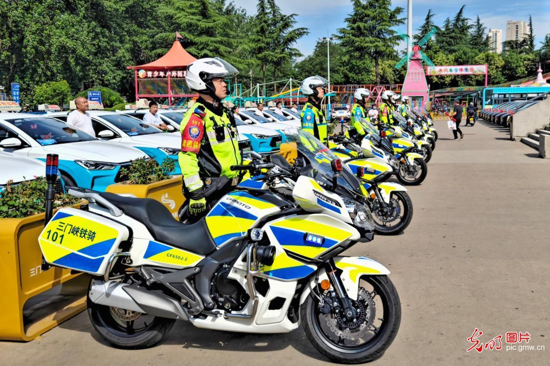 【青春逐梦 高考时刻】爱心送考 护航莘莘学子赶考路