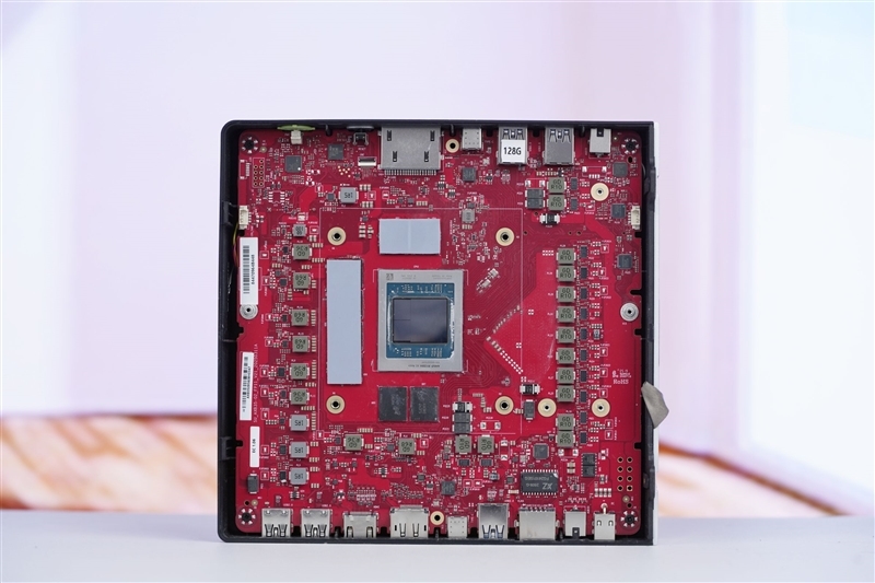 锐龙AI Max + 395集显远超RTX 4060 Laptop!极摩客 EVO-X2迷你主机评测:235B大模型轻松拿捏