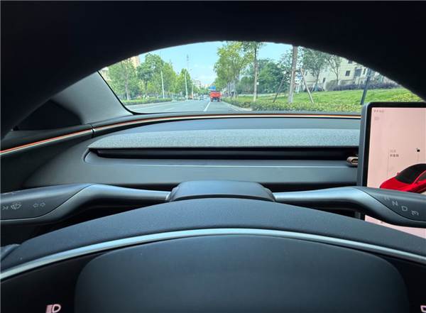 特斯拉官方加装Model 3转向灯拨杆收费2499元 电商平台只要1200元