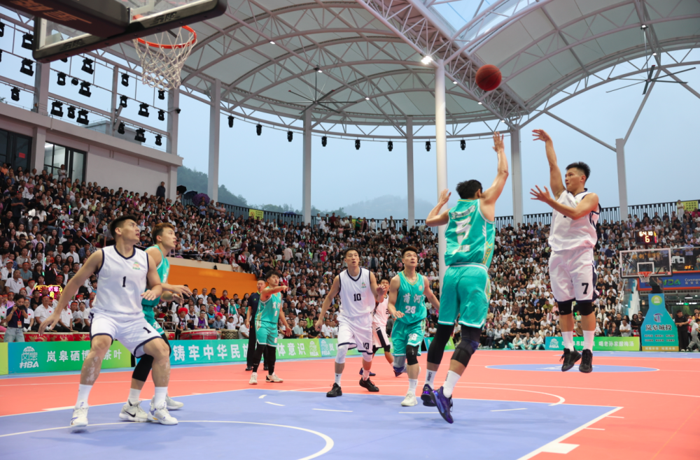 图为第三届巴山汉水“陕西村BA”体旅促商贸活动第四阶段“振兴之光”美丽乡村挑战赛的比赛现场（吕雷摄影）