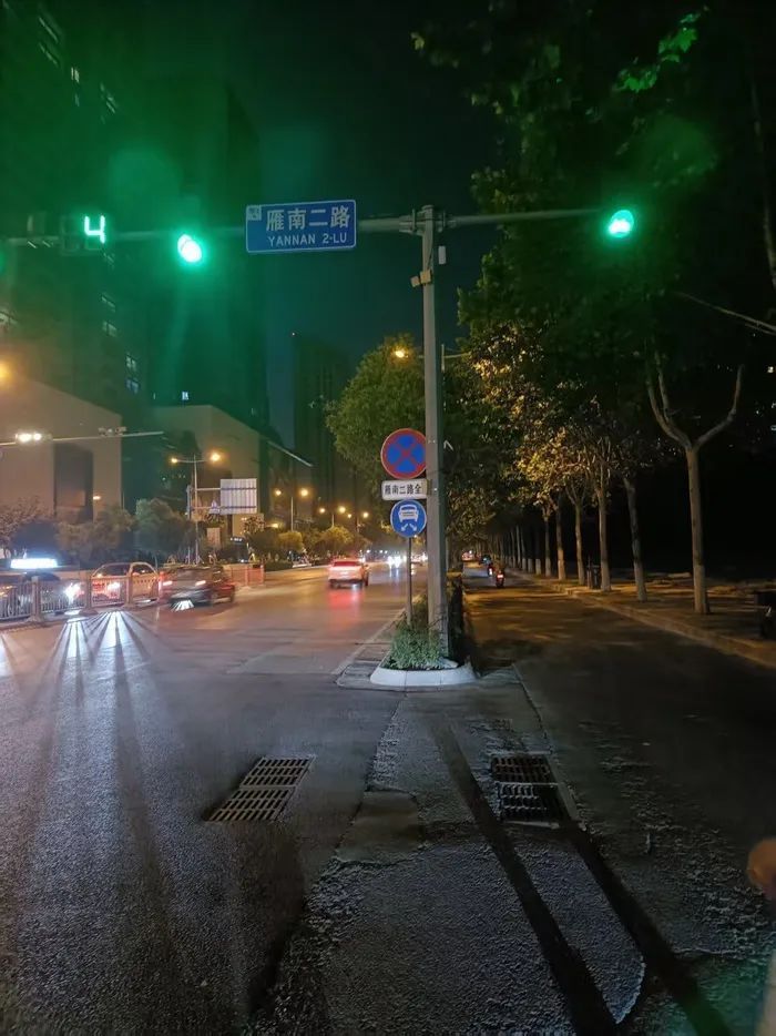 当事现场附近的禁停标志。新黄河客户端