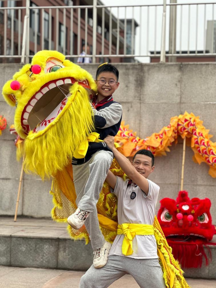 追光丨舞狮少年，火到海外！_凤凰网资讯_凤凰网