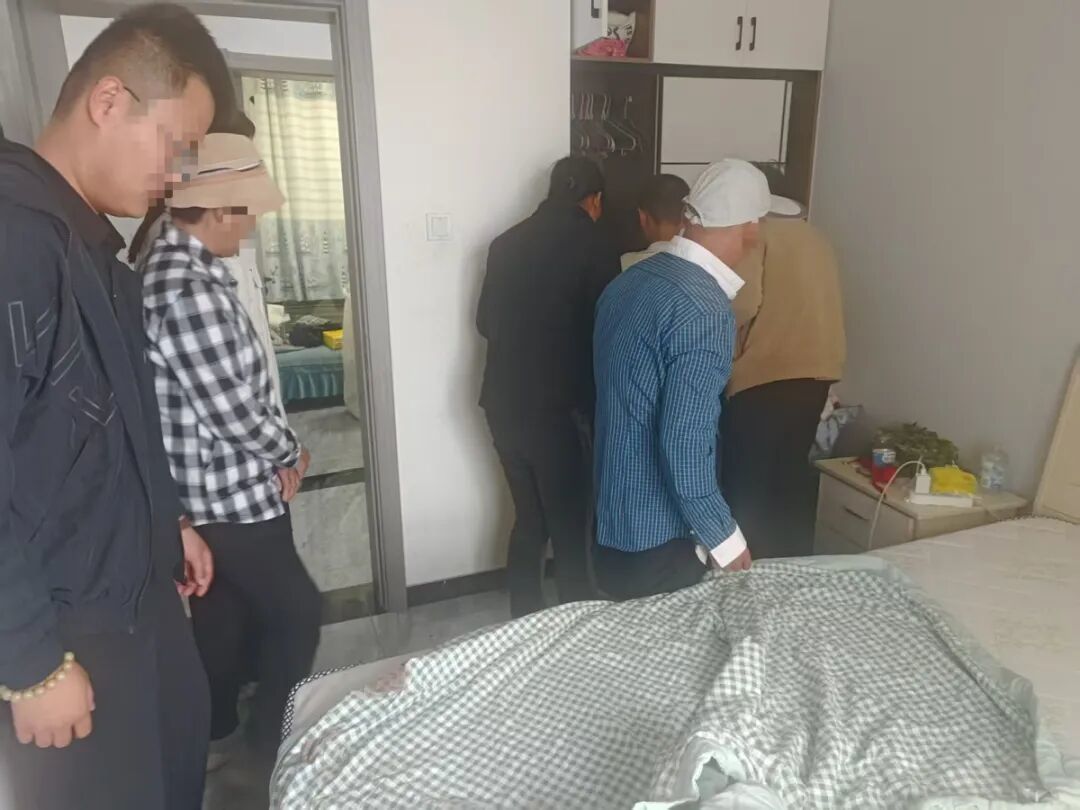 案发卧室的照片( 受访者供图)