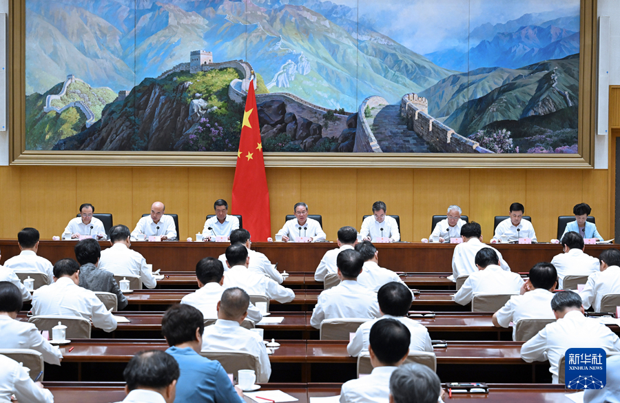 8月18日,国务院总理李强主持召开国务院第九次全体会议