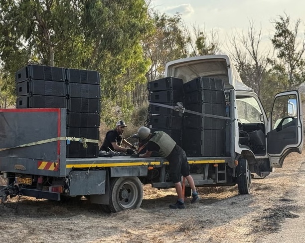△9月26日,在加沙邊境附近,可以看到安裝在卡車上的揚(yáng)聲器