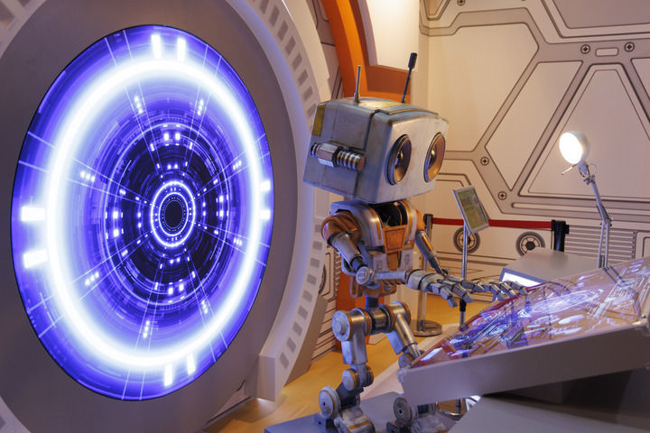 2025年6月28日在中国科学技术馆《Project X：星际友好计划》航天科幻扩展现实（XR）大空间体验展拍摄的人工智能机器人星启8号。新华社记者 金立旺 摄