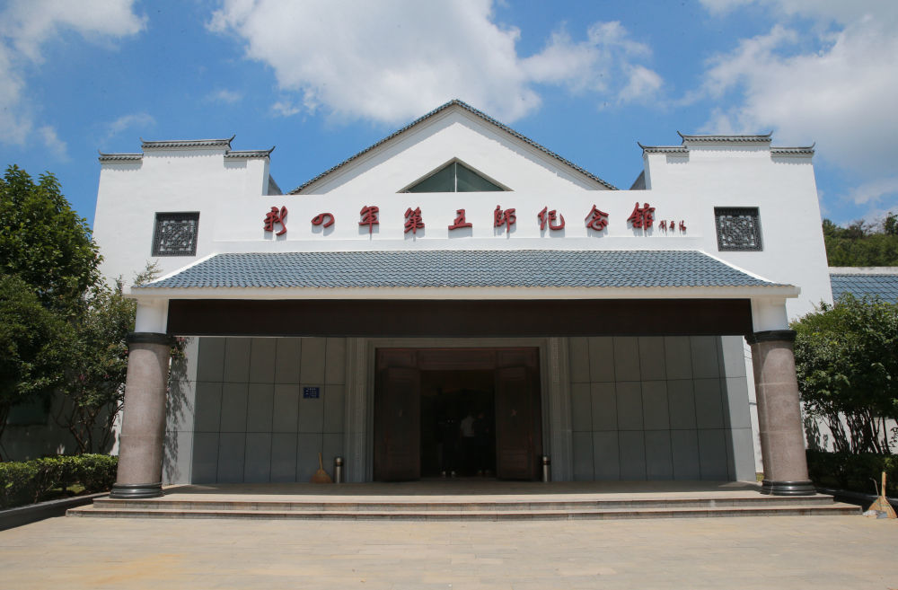 这是位于白果树湾村的新四军第五师纪念馆外景（7月21日摄）。新华社记者 肖磊涛 摄