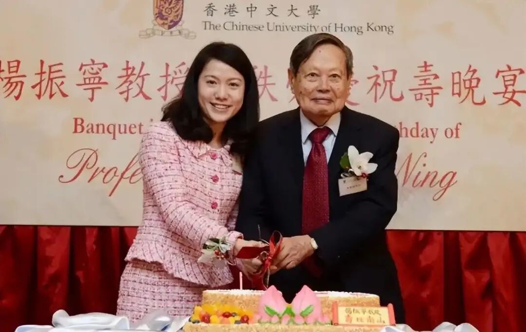 翁帆在香港中文大学为杨振宁庆生