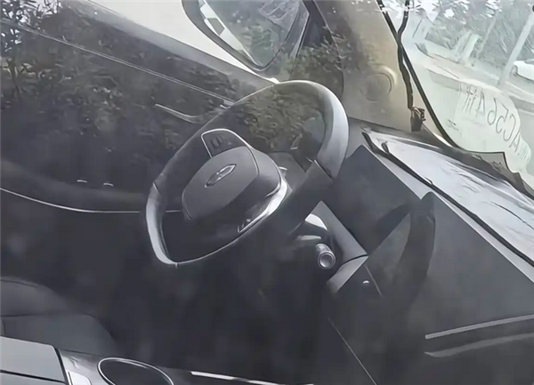 采用大哥M9同款设计!新款问界M7谍照曝光:首增纯电车型