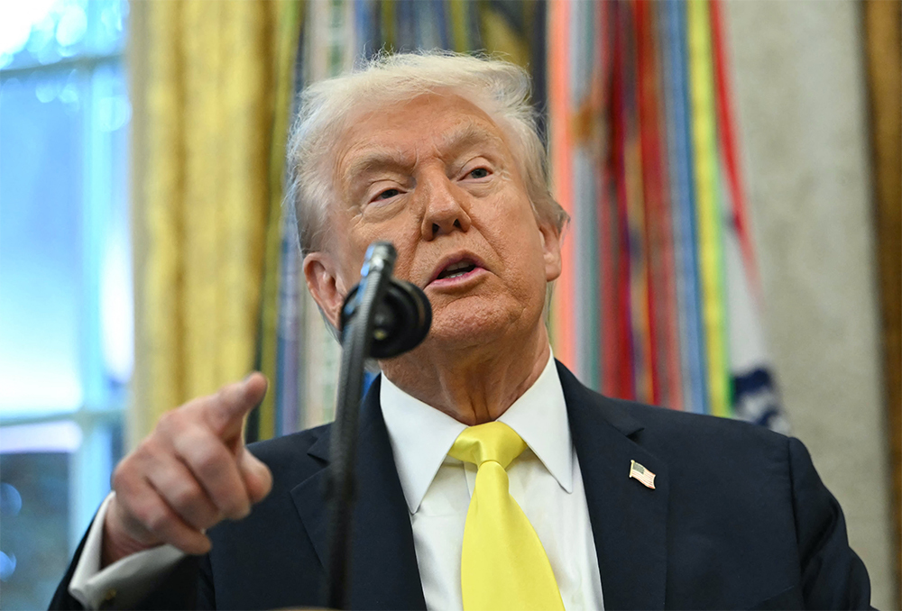 当地时间10月15日,美国总统在椭圆形办公室召开新闻发布会。 法新社