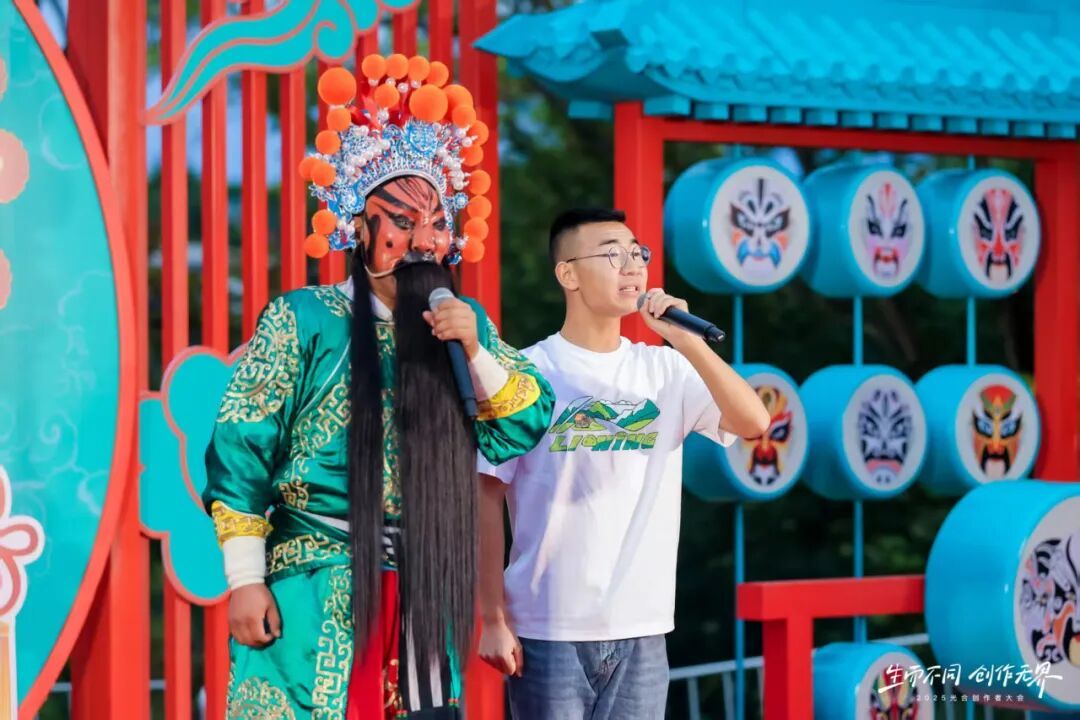 大学生粉丝与安万现场切磋