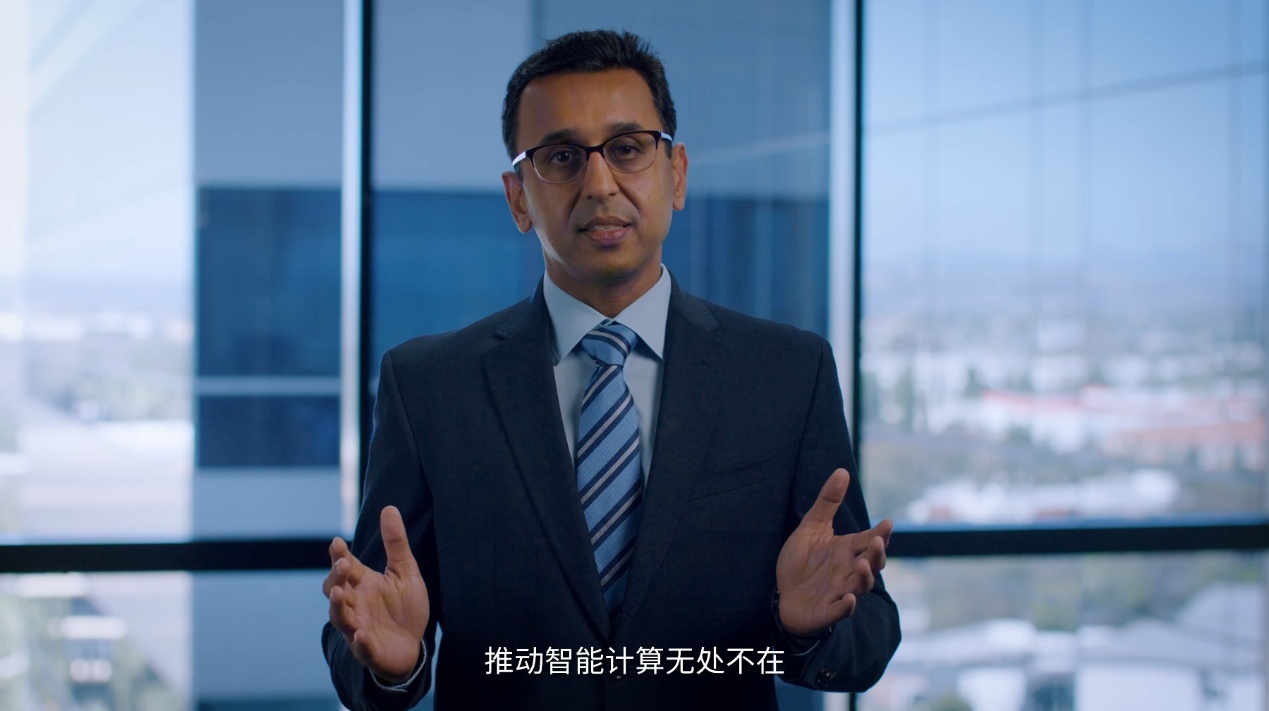 穿西装打电话的男人AI 生成的内容可能不正确。