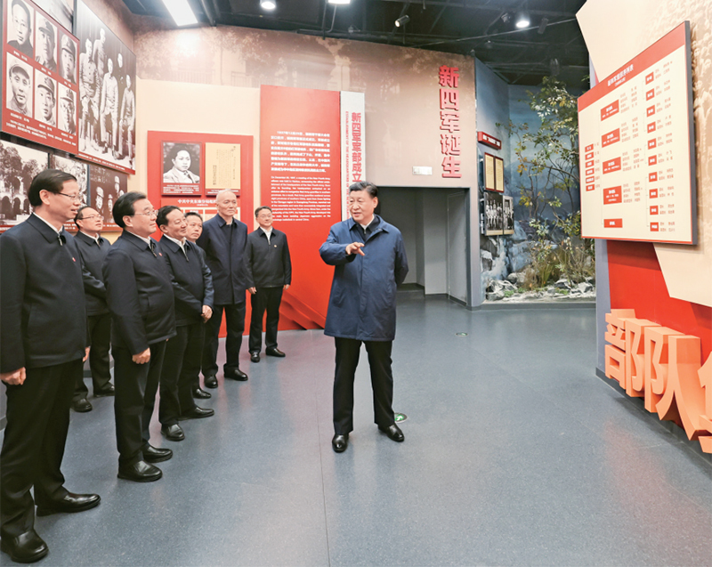 2023年12月3日，中共中央总书记、国家主席、中央军委主席习近平在上海考察结束返京途中，来到江苏省盐城市参观新四军纪念馆。 新华社记者 王晔/摄
