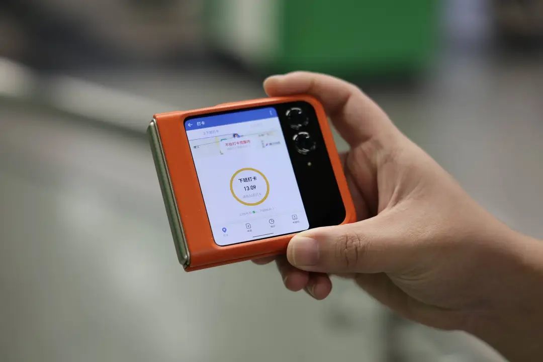 一台 1600 的小折叠,把三星 Z Fold7 打入了冷宫