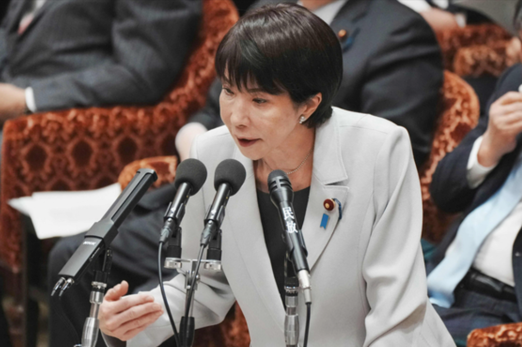 11月10日,日本首相高市早苗在東京國會出席眾議院預(yù)算委員會會議并回答提問。圖源:法新社