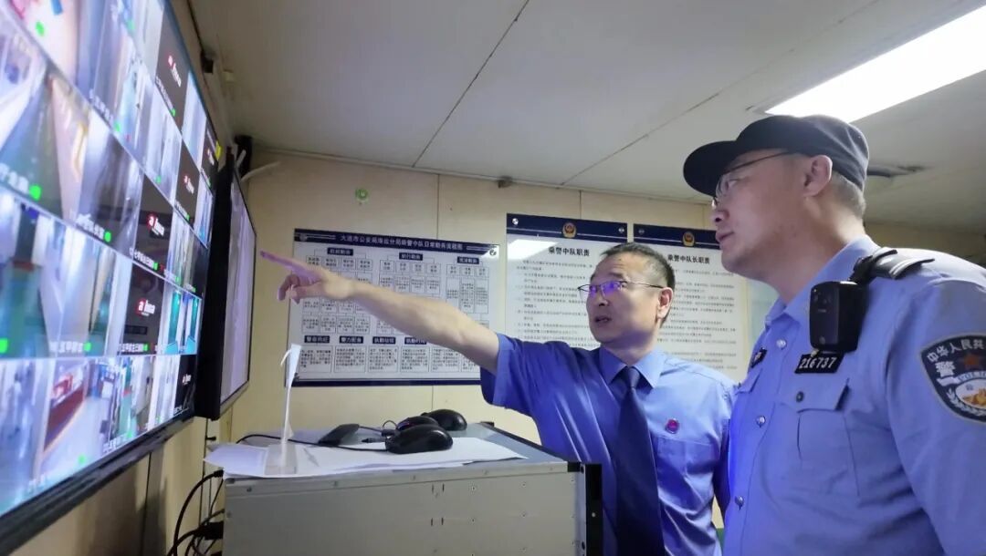 2021年6月24日,检察官通过船上监控录像调查案发当日情况。