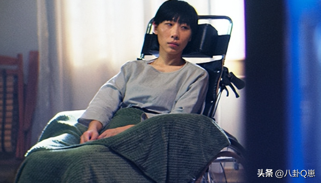 两年婚姻一年出轨，将前夫当小丑，“一尿”成名的她凭啥三封天后