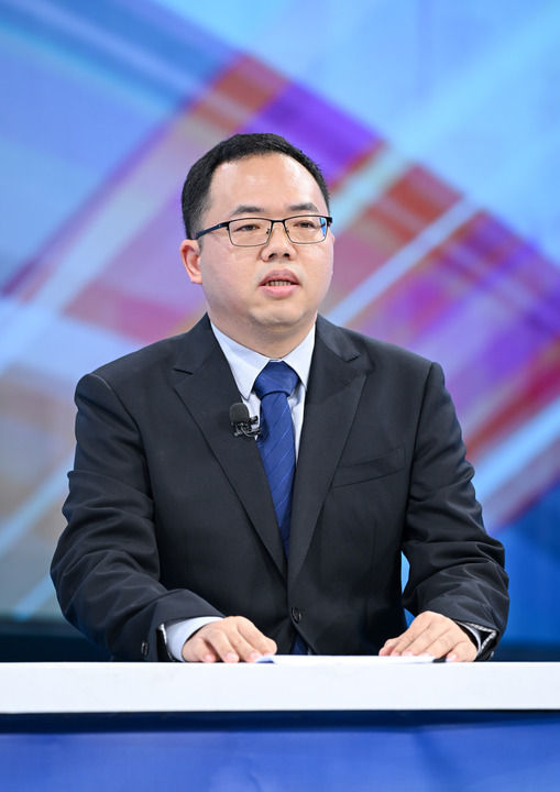 商务部自贸区港建设协调司副司长蒋子军在第二十一期“中国经济圆桌会”大型全媒体访谈节目录制现场发言。新华社记者 陈晔华 摄