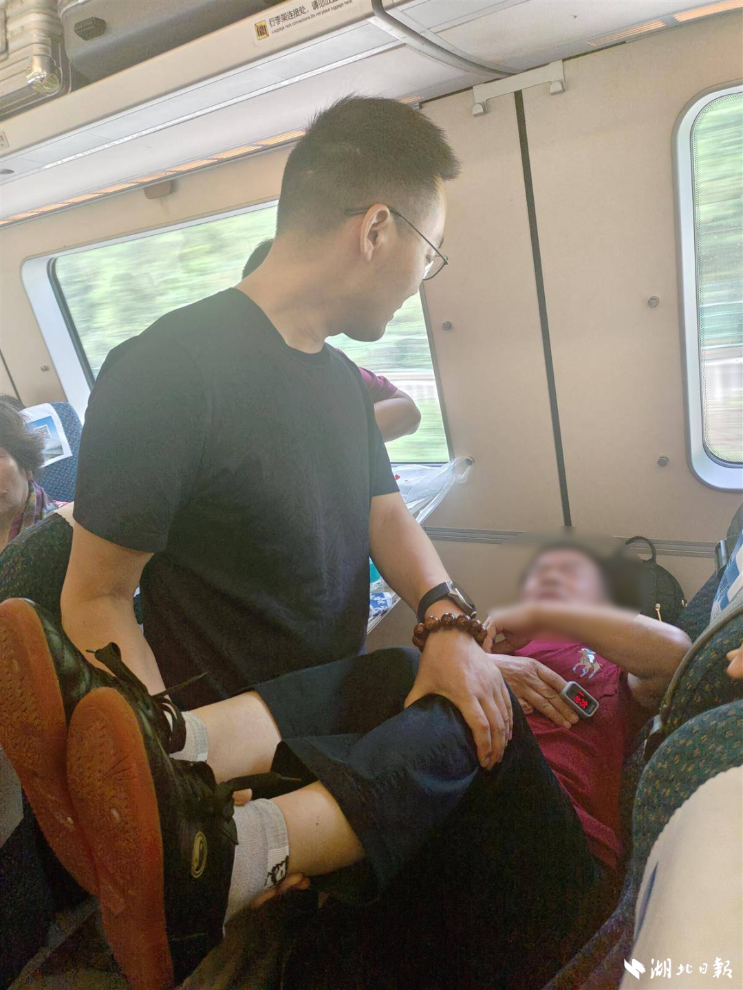 王強(qiáng)在救人中