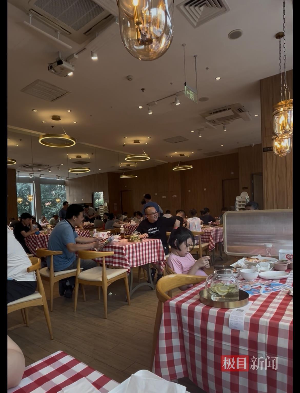店内基本满座