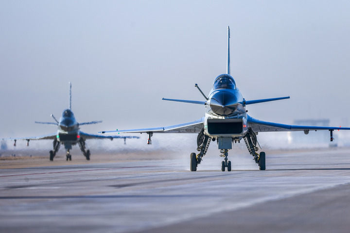 ↑空军航空兵某旅开展实战化飞行训练（2025年1月2日摄）。新华社发（谭巳成 摄）