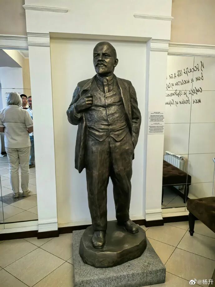 俄罗斯免签“说走就走”?中国游客务必做好功课,这是一个战争中的国家