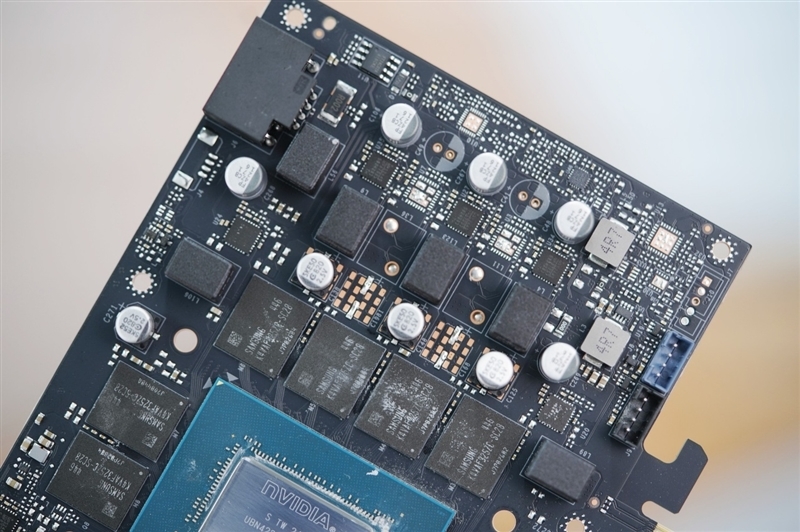 影驰RTX 5070 Ti金属大师白金版OC评测:全新设计 颜值也追上性能和做工