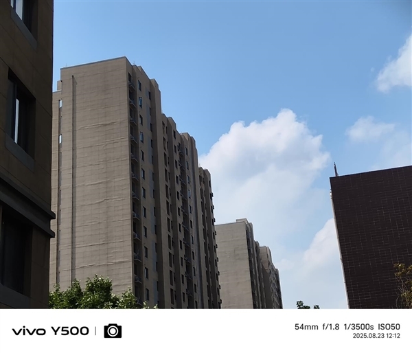 超强霸榜续航第一! vivo Y500评测:无敌的续航王者