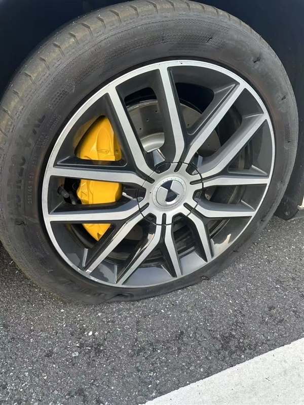 腾势Z9GT高速120km/h突然爆胎 比亚迪又救车主一命