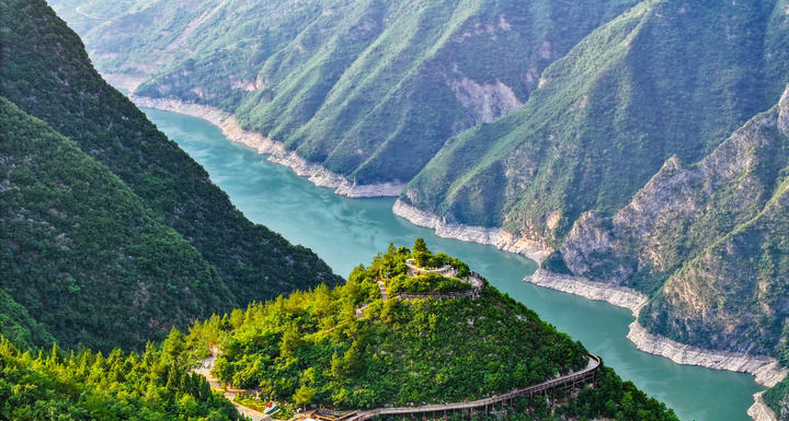 长江巫峡一带景色(2025年6月10日摄,无人机照片)。新华社记者 王全超 摄