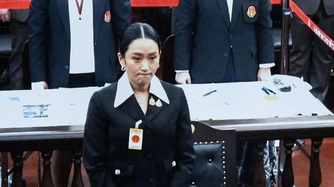 ◆佩通坦在宪法法院出庭接受质询。