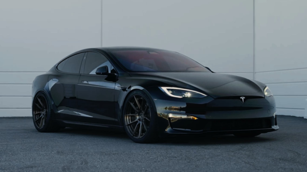 特斯拉Model S Plaid