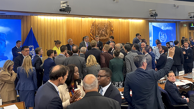 IMO上个月在英国伦敦举行会议,“全球航运净零排放框架”被推迟一年通过 全球航运业权威刊物《劳氏日报》