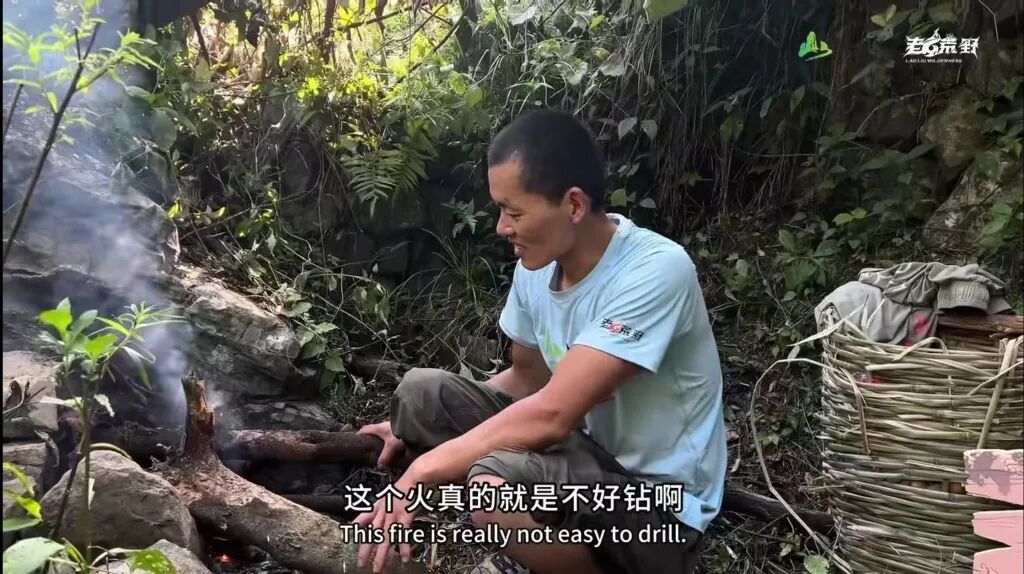 王大励参加赛事期间,在山上生起了火。资料图