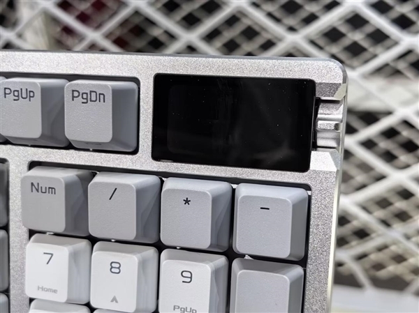 2299元！ROG夜魔98 HE无线键盘发布：HFX V2磁轴、OLED彩屏__凤凰网