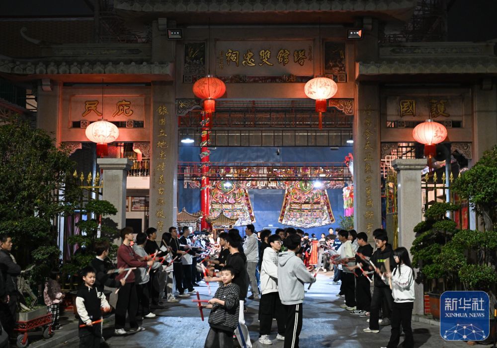 1月21日，在廣東汕頭潮陽區(qū)的塔館雙忠祠,，塔館英歌隊隊員在排練,。