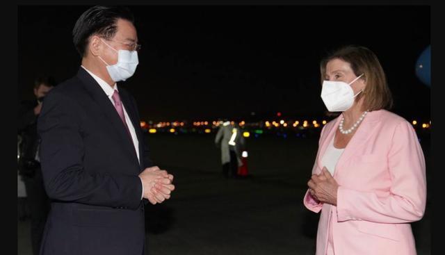 2022年,佩洛西“内幕炒股”发酵之际,突然窜台