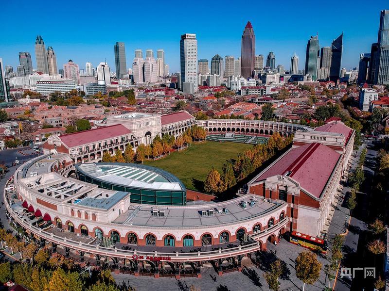 天津五大道一带,历史文化街区和现代建筑相映成辉(央广网记者 周思杨 摄)