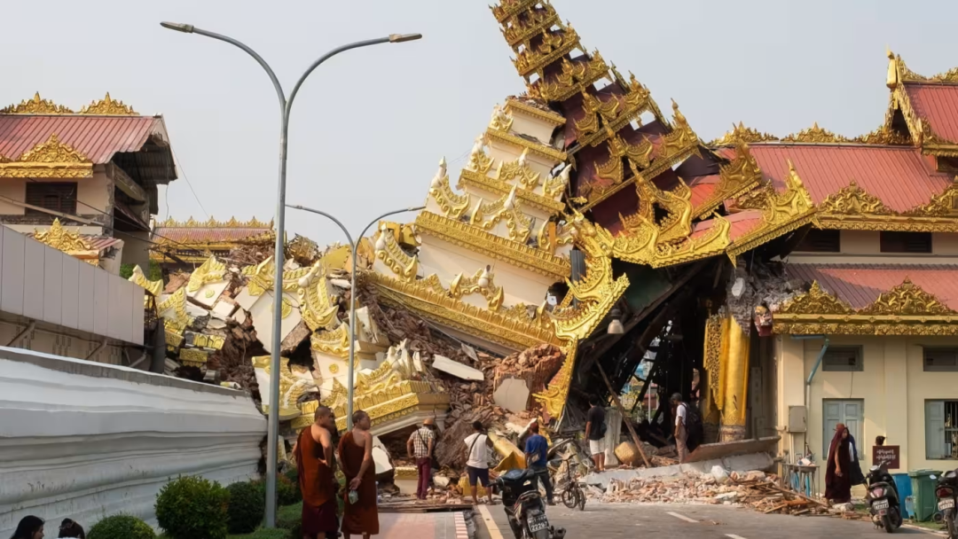 3月28日,地震摧毁了缅甸首都内比都和第二大城市曼德勒的不少寺庙及皇宫。